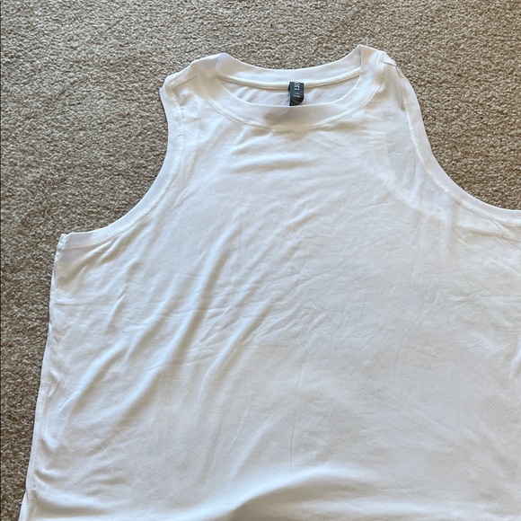 Vuori Tops - Vuori White Crewneck Tank Top